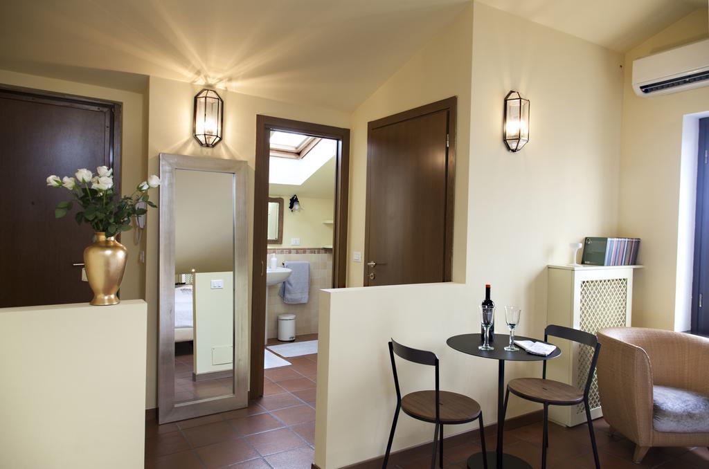 Mansard Very Close To Duomo มิลาน ภายนอก รูปภาพ